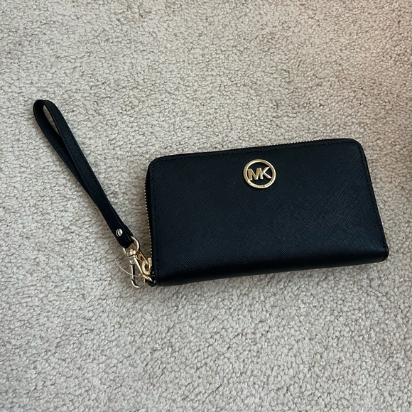 ⭐️NWT⭐️ MICHAEL KORS | Large Fulton Wristlet Wallet | Black - Picture 1 of 9